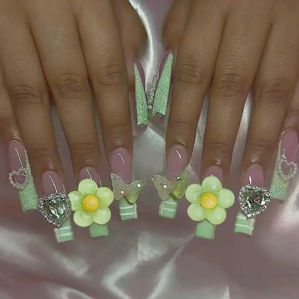Strawberry & Bear Themed Fake Nails-3